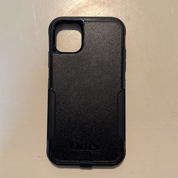 iPhone 11 otterbox case - Picture 1 of 4